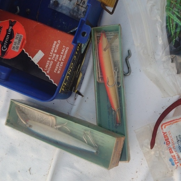 Plano 3100Blue Tackle Box& Tackle - Picture 3 of 6